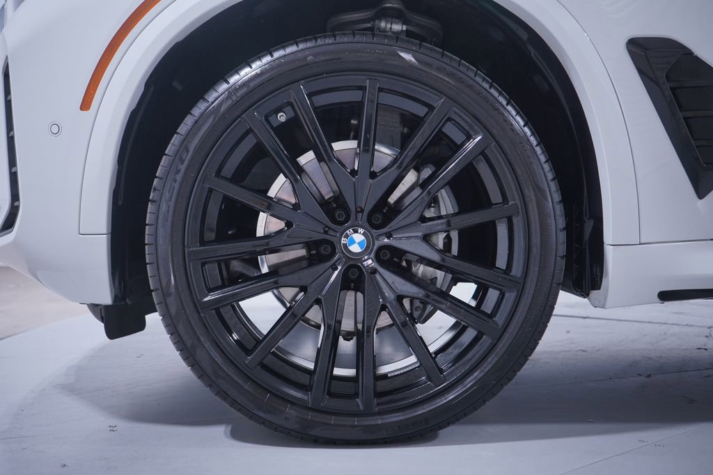 Used 2026 BMW X5 xDrive40i w/ M Sport Package image 2