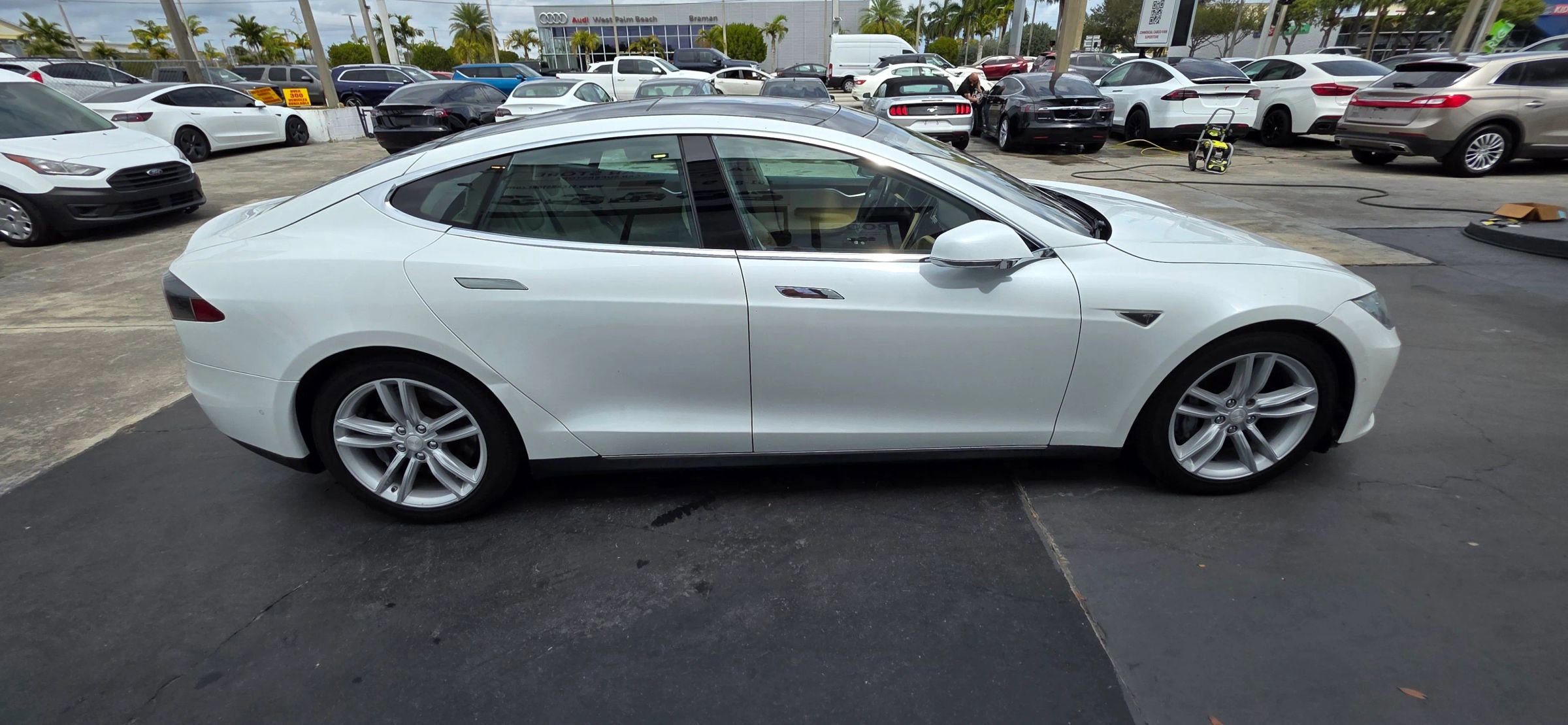 Used 2014 Tesla Model S 85 image 7