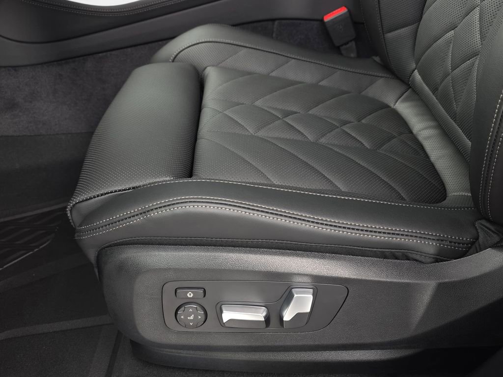New 2026 BMW X5 xDrive50e image 28