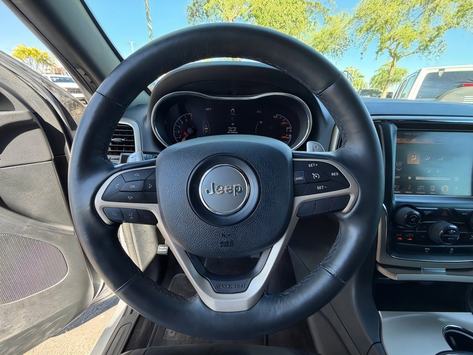 Used 2015 Jeep Grand Cherokee Altitude image 19