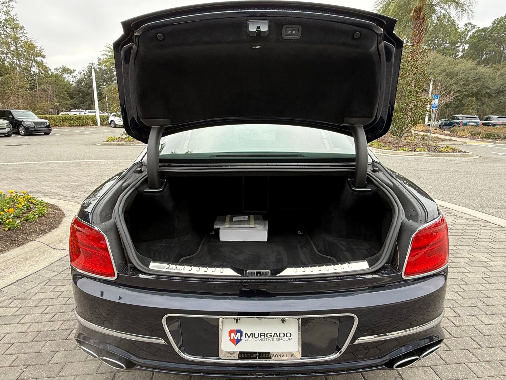 Used 2021 Bentley Flying Spur V8 image 19