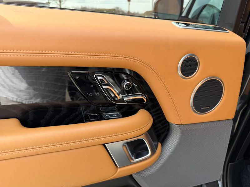 Used 2020 Land Rover Range Rover Autobiography image 18