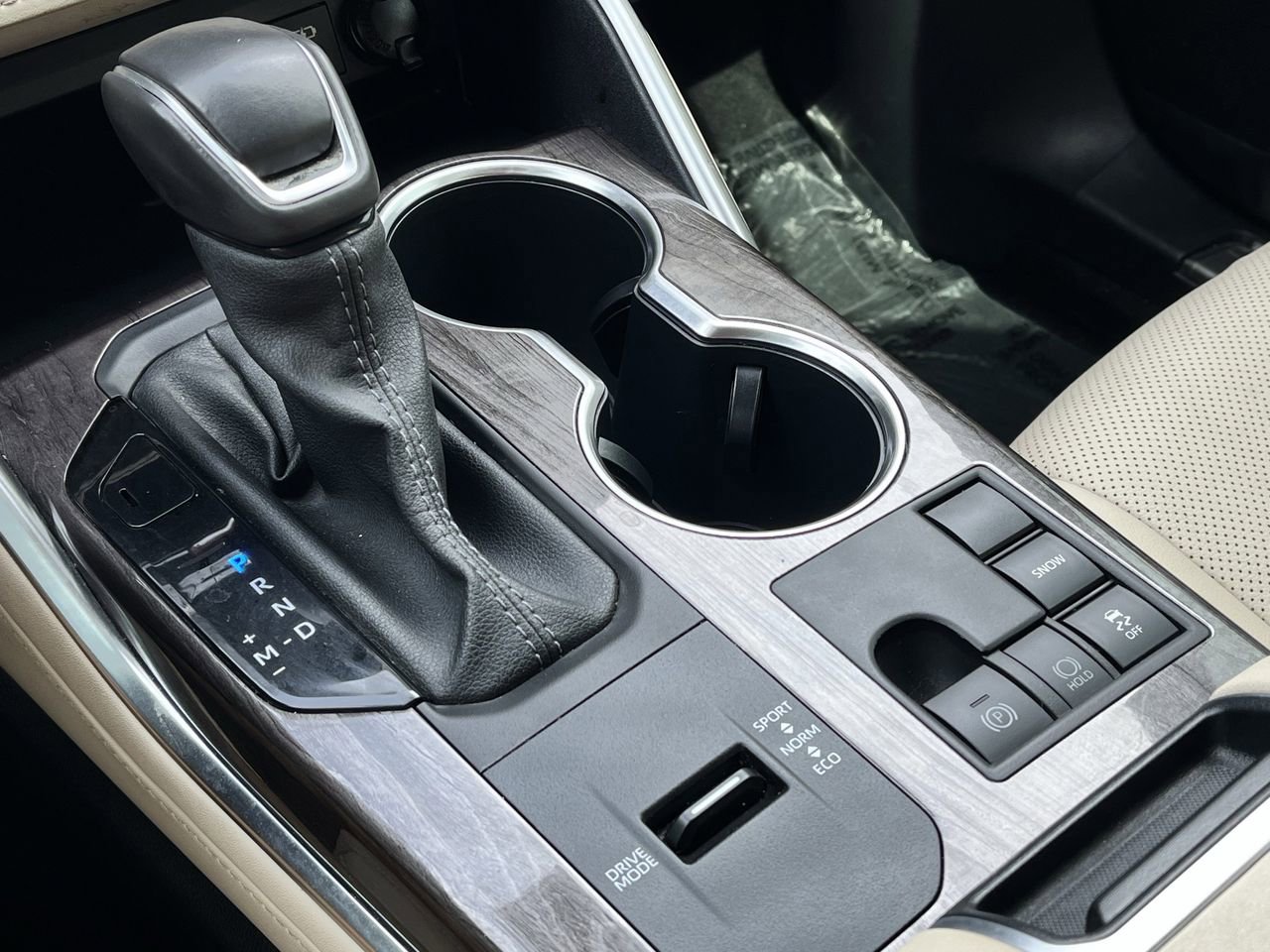 Used 2024 Toyota Highlander Limited image 17