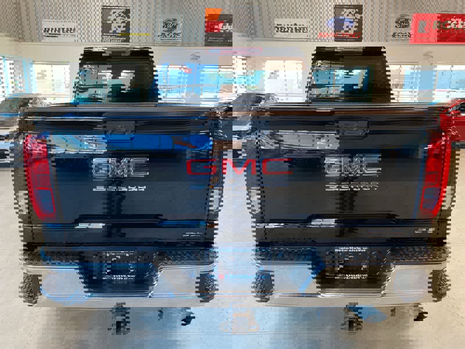 Used 2021 GMC Sierra 2500 SLE image 4