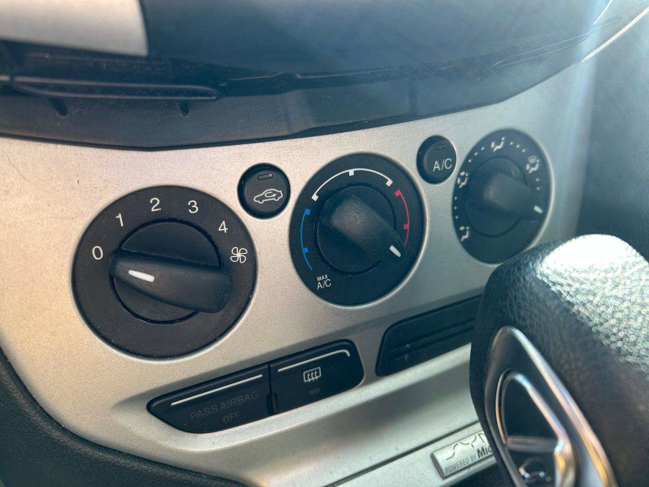 Used 2014 Ford Focus SE w/ SE Winter Package image 24