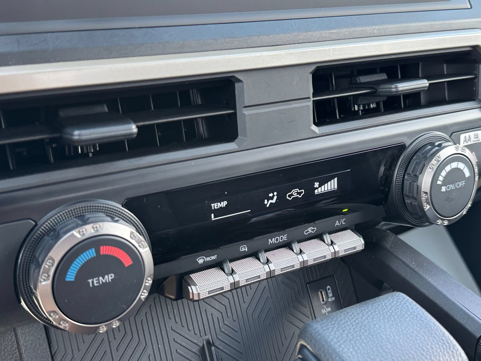 Used 2025 Toyota Tacoma SR AWD/4WD image 18
