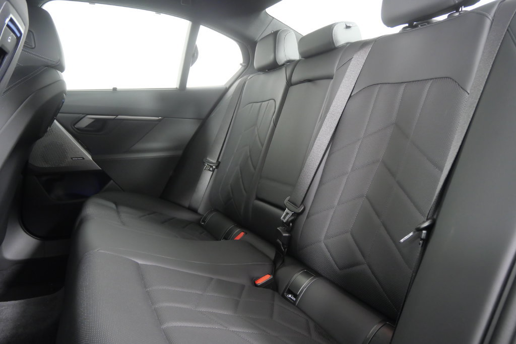 Used 2027 BMW 530i RWD image 18