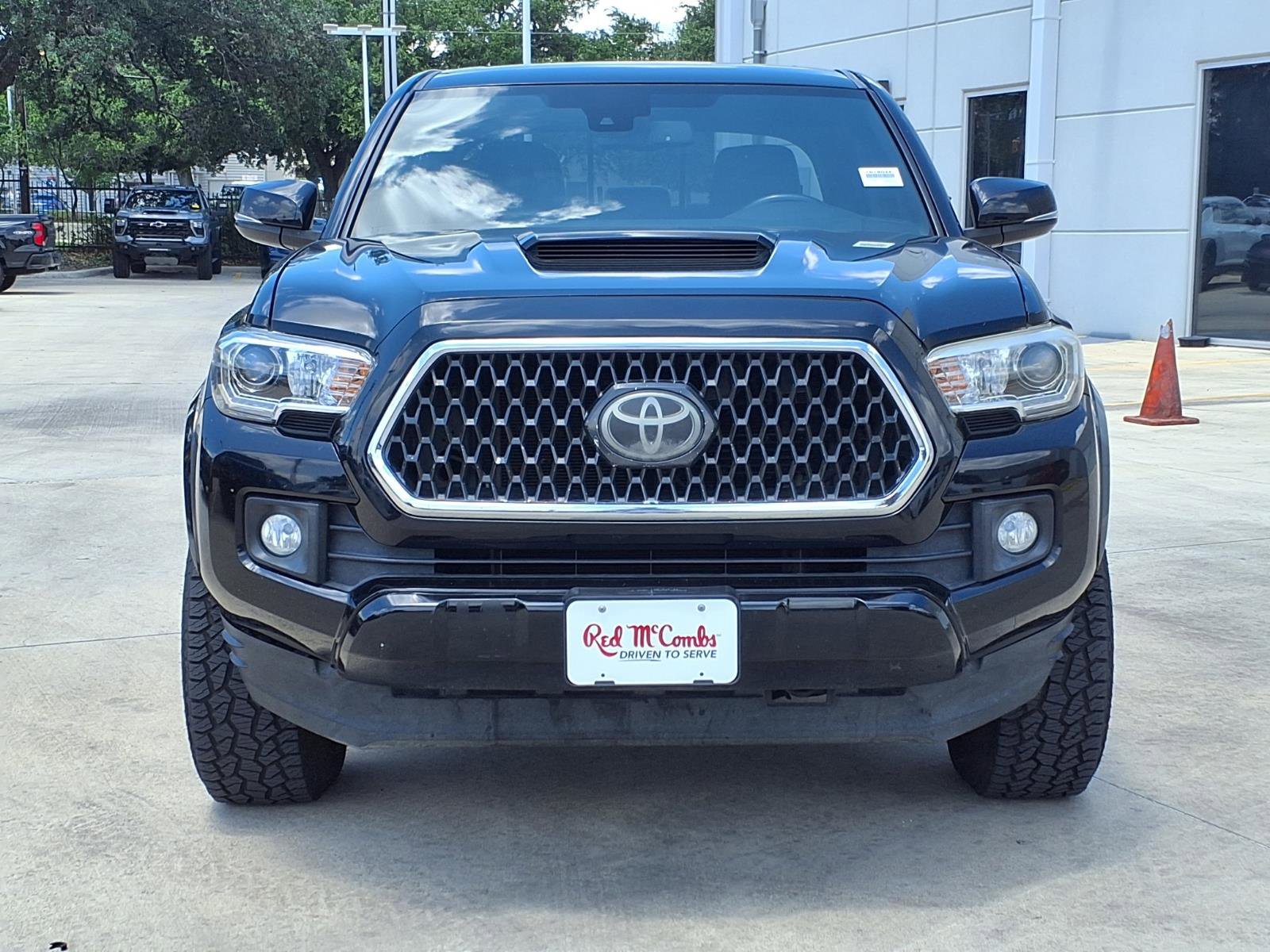 Used 2018 Toyota Tacoma TRD Sport w/ TRD Premium Sport Package RWD image 2