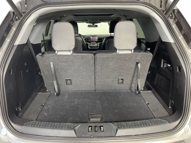 Used 2021 Ford Explorer XLT w/ XLT Sport Appearance Package AWD/4WD image 13