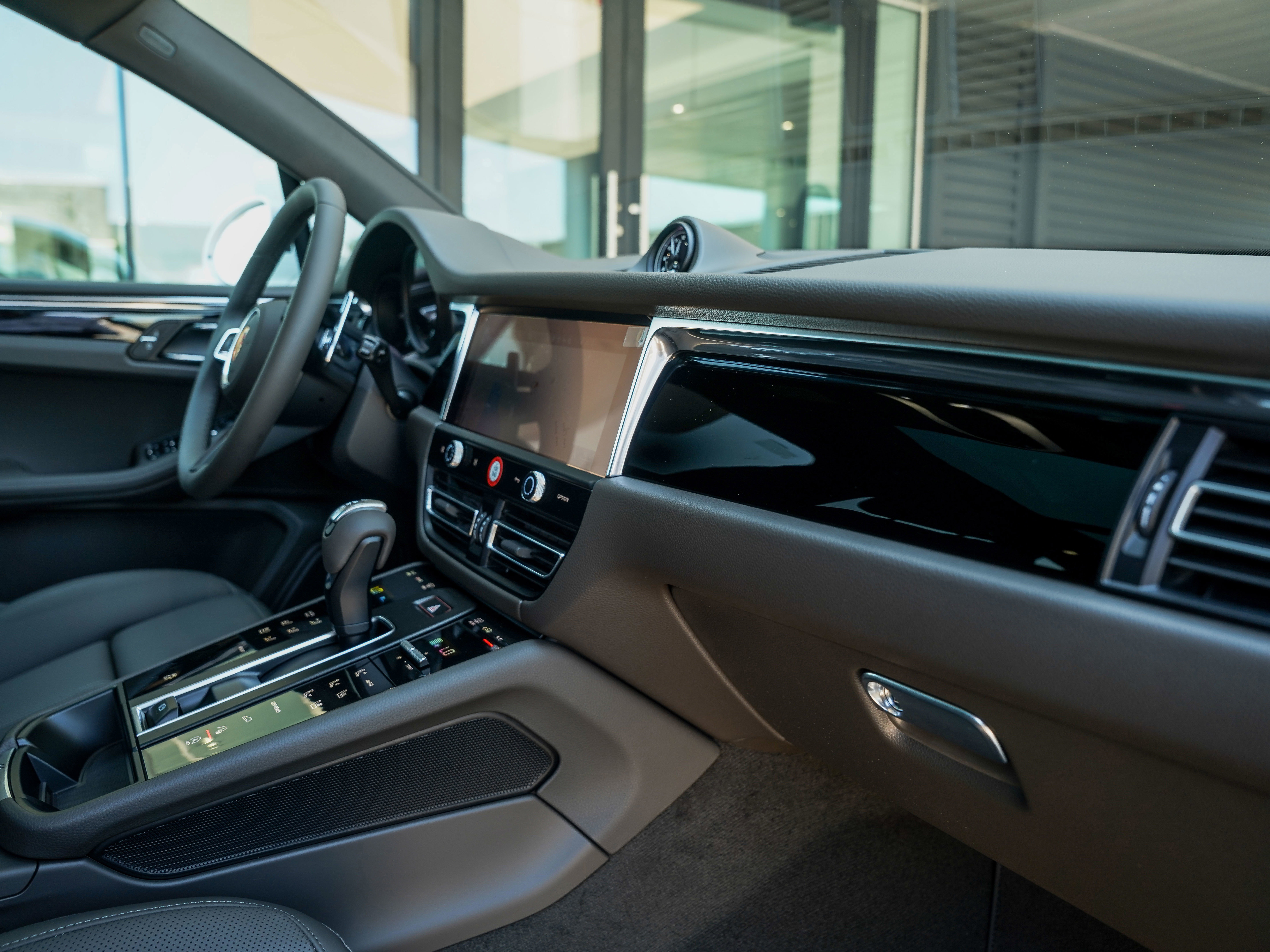 New 2026 Porsche Macan image 32