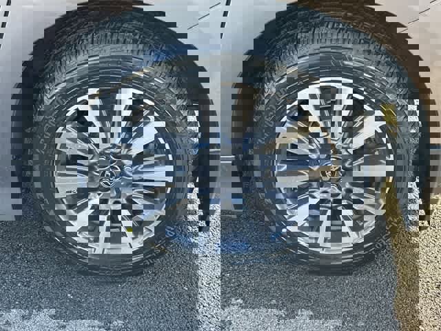 Used 2020 Toyota Sienna XLE image 5