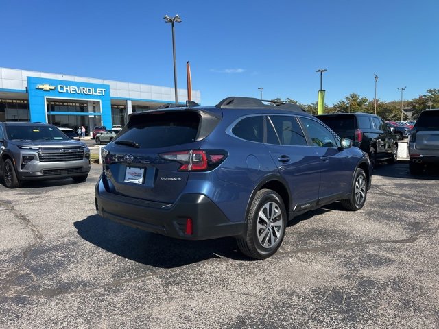 Used 2020 Subaru Outback Premium image 3