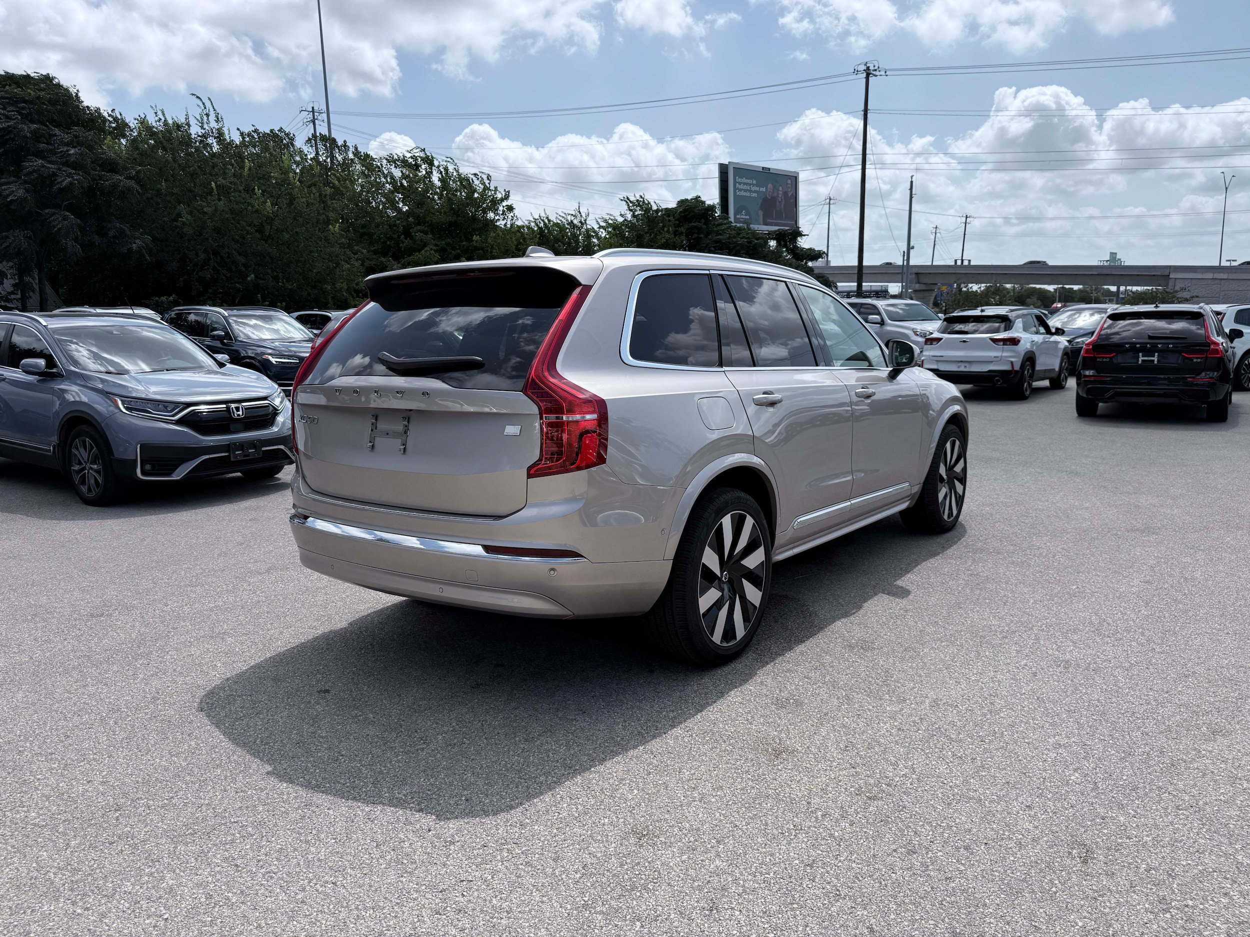 Certified 2024 Volvo XC90 T8 Plus w/ Protection Package Premier AWD/4WD image 6