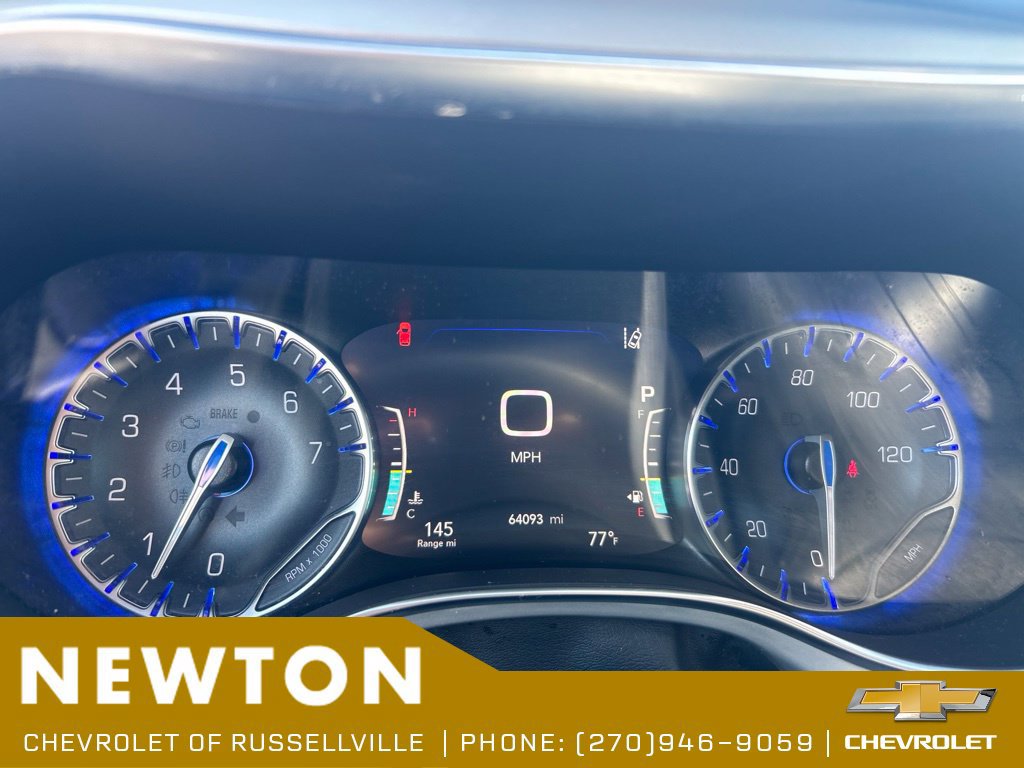 Used 2025 Chrysler Pacifica Limited FWD image 7