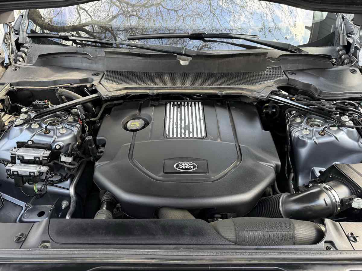 Used 2018 Land Rover Discovery HSE image 32