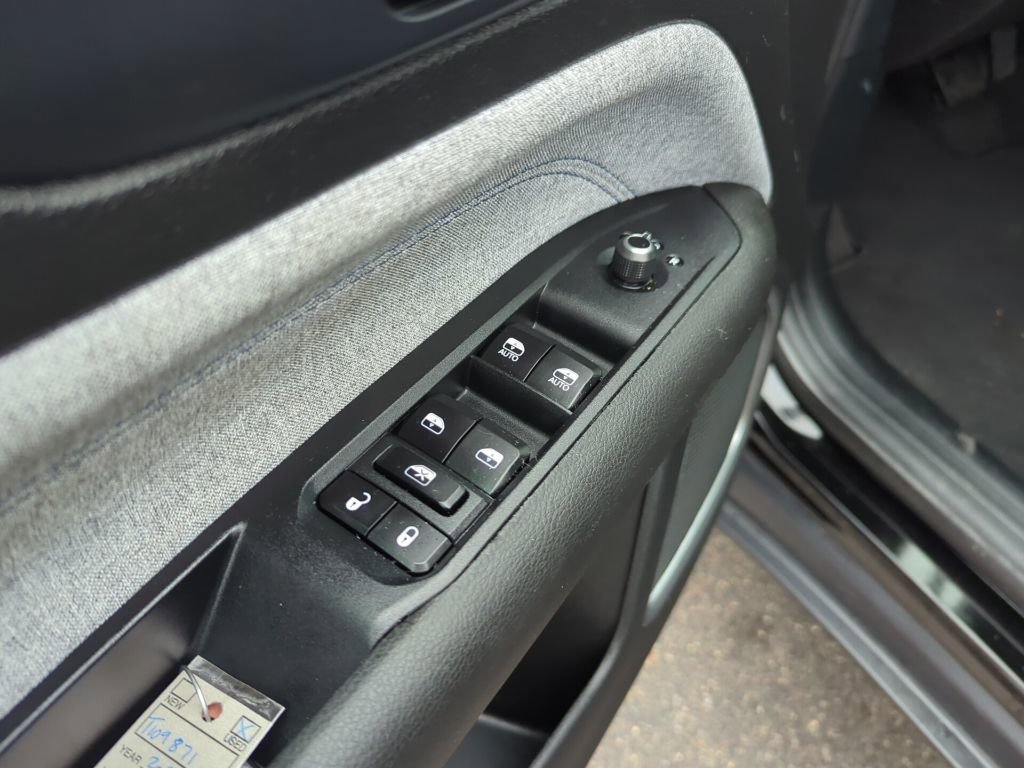 Used 2024 Jeep Compass Latitude image 29