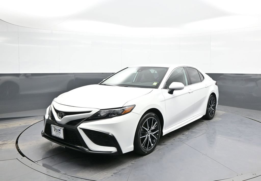 Certified 2023 Toyota Camry SE image 1