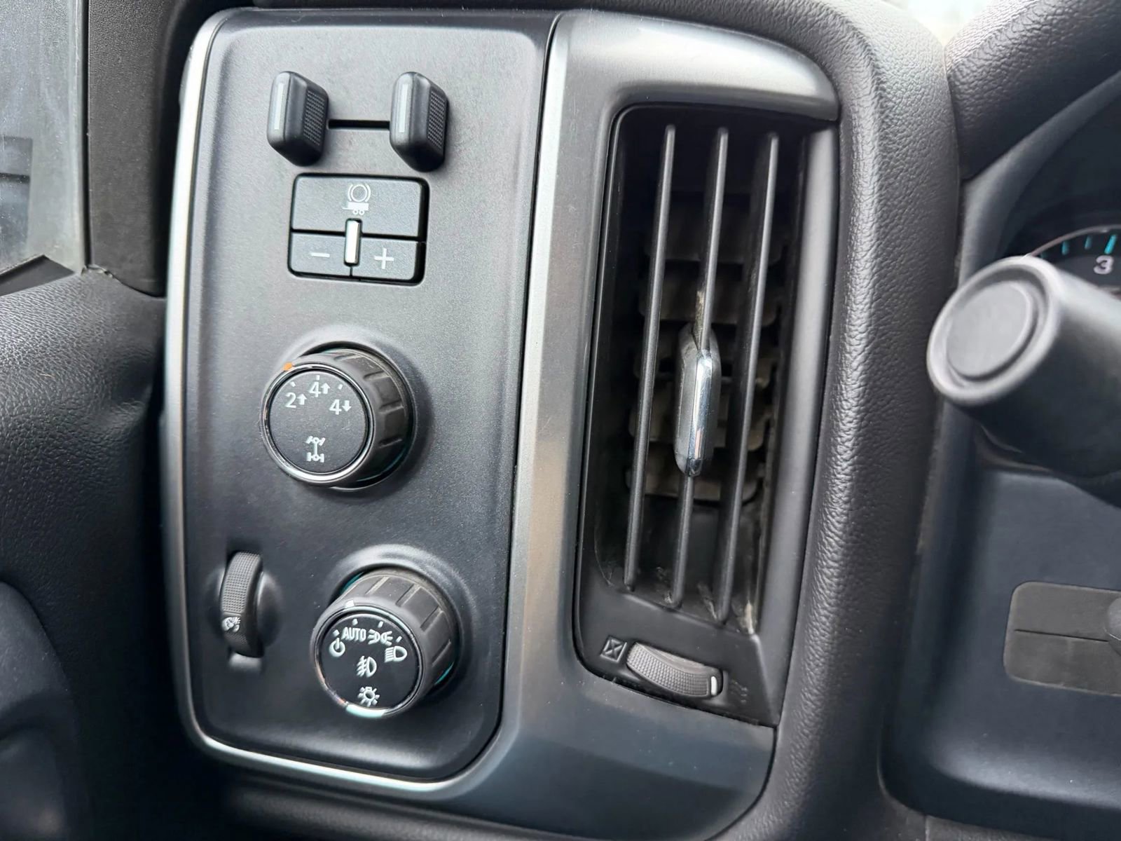 Used 2015 Chevrolet Silverado 3500 LT w/ LT Convenience Package AWD/4WD image 27