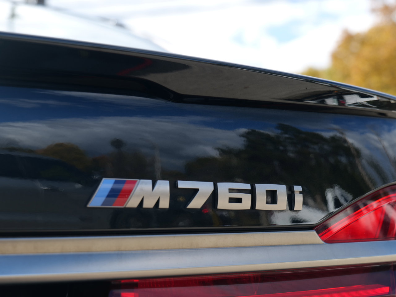 Used 2018 BMW M760i xDrive image 62