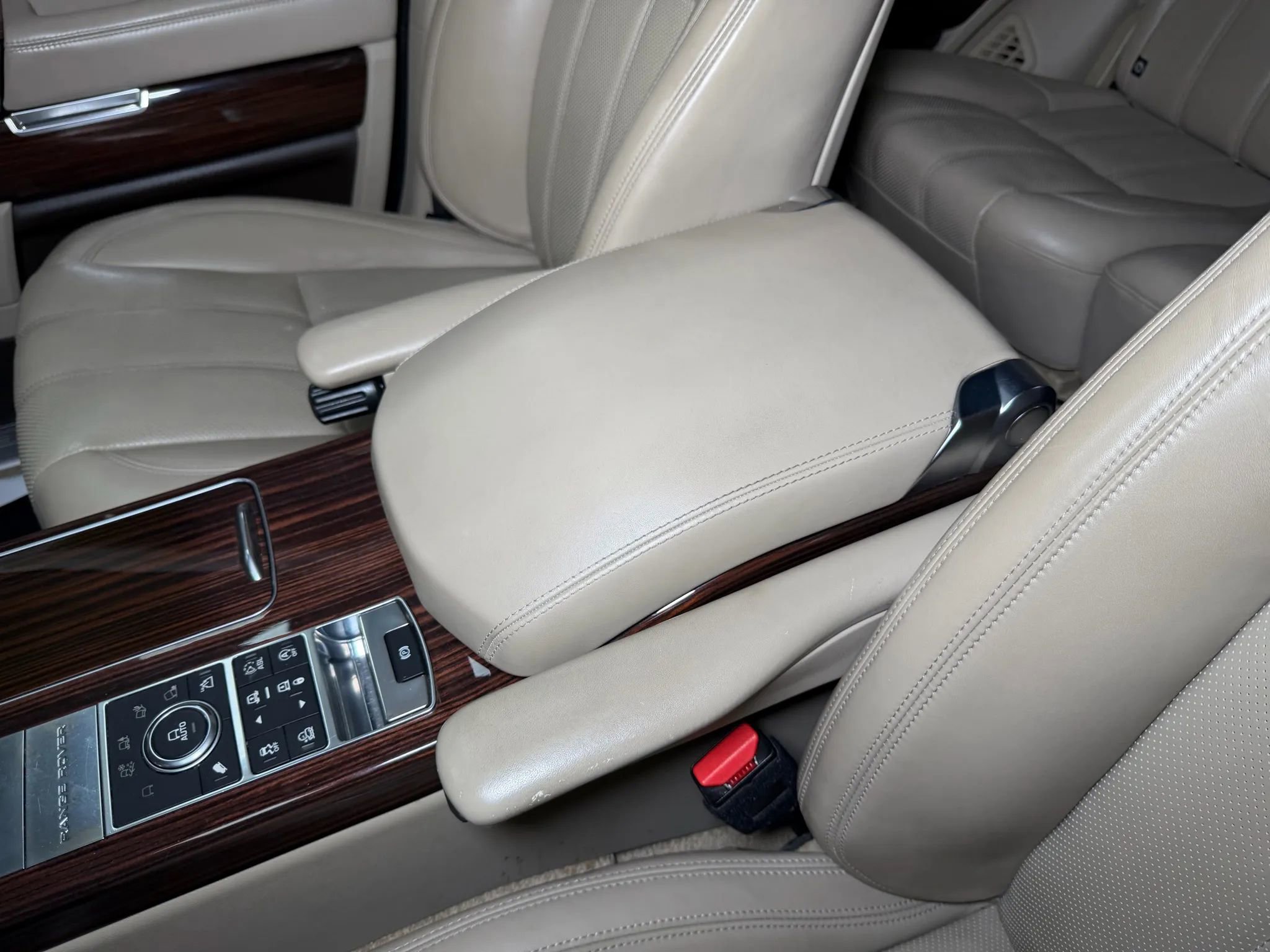 Used 2016 Land Rover Range Rover HSE image 45