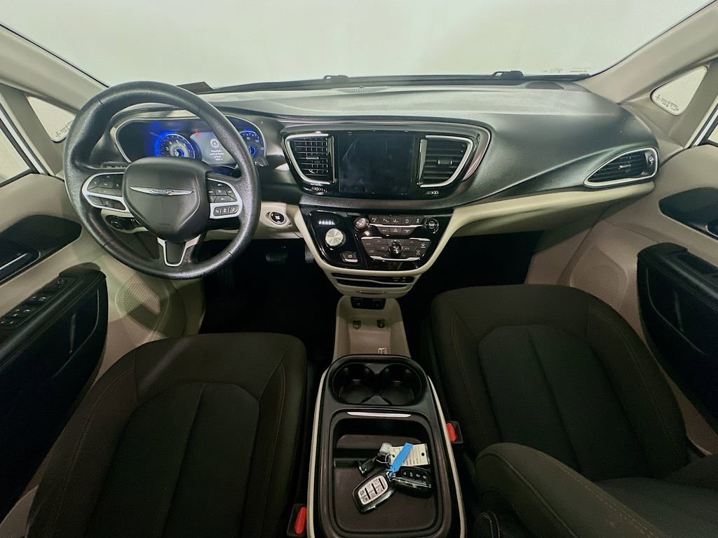 Used 2020 Chrysler Pacifica Touring w/ Advanced Safetytec Group image 10