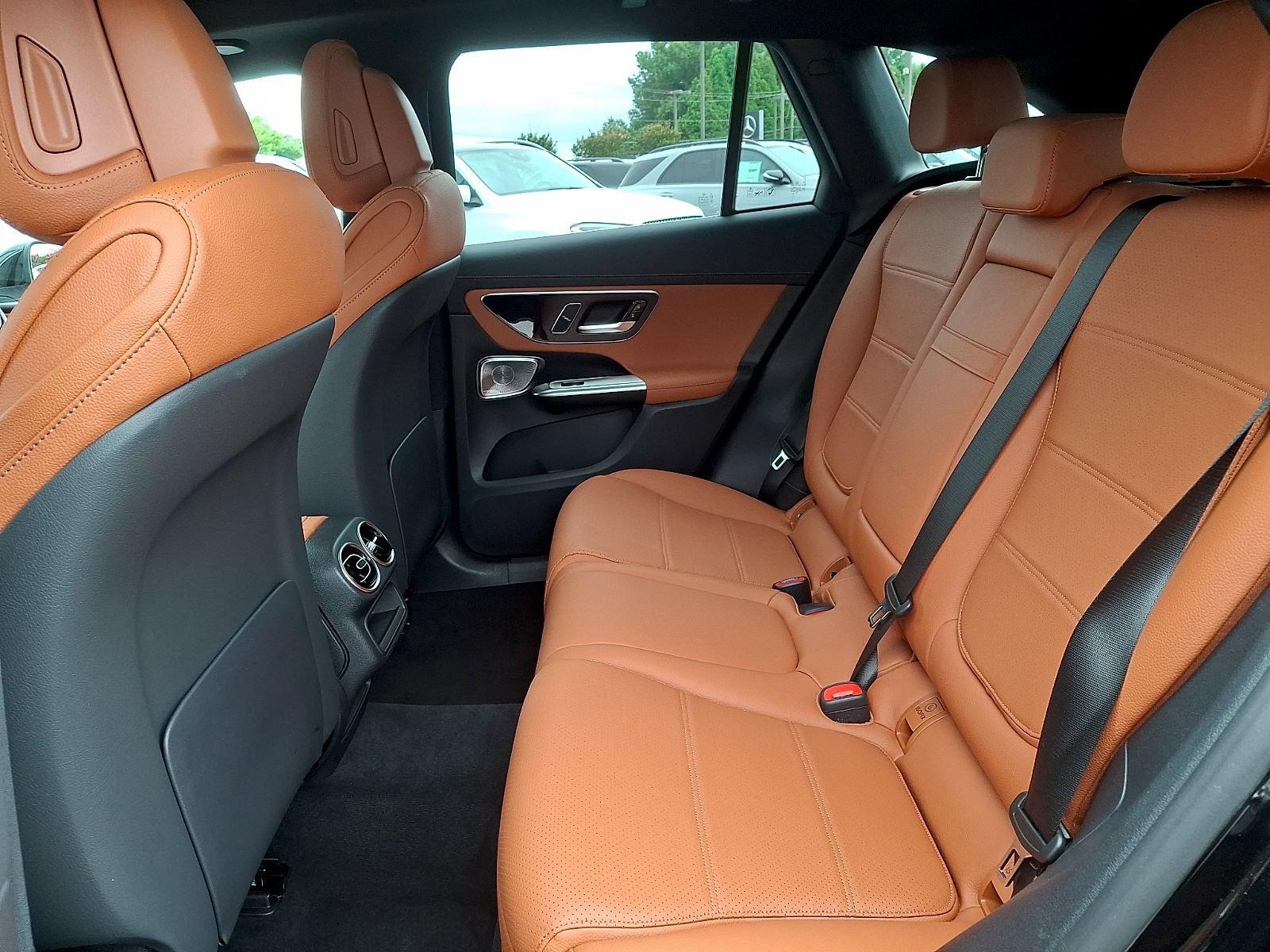 Used 2024 Mercedes-Benz GLC 300 4MATIC image 10