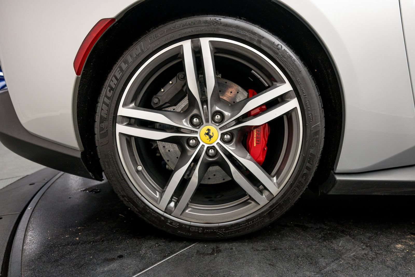 Used 2019 Ferrari Portofino RWD image 46