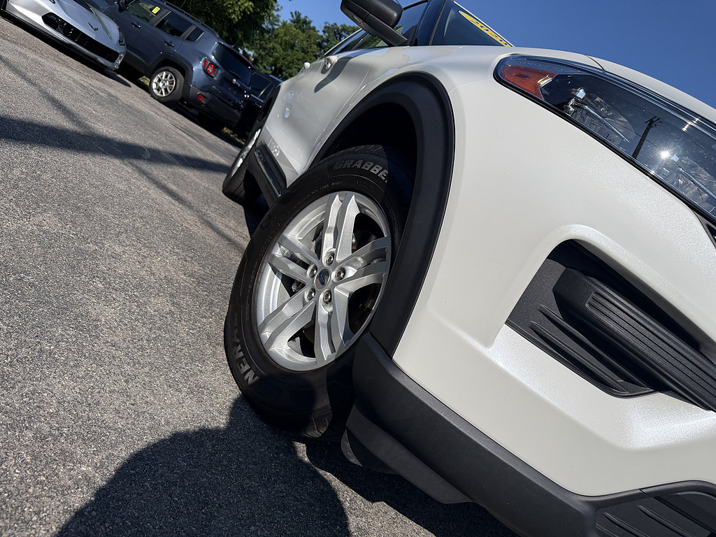 Used 2020 Ford Explorer XLT AWD/4WD image 3