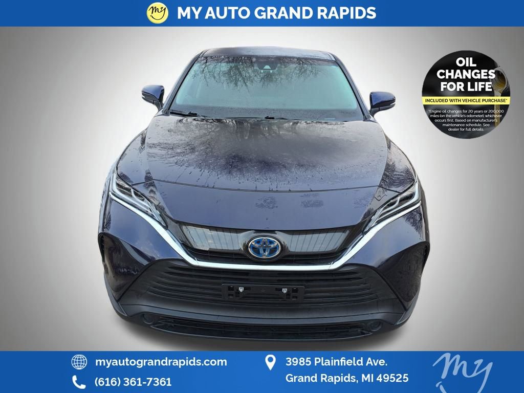 Used 2024 Toyota Venza LE image 2