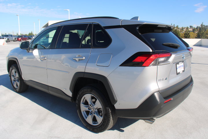 Used 2023 Toyota RAV4 LE AWD/4WD image 5