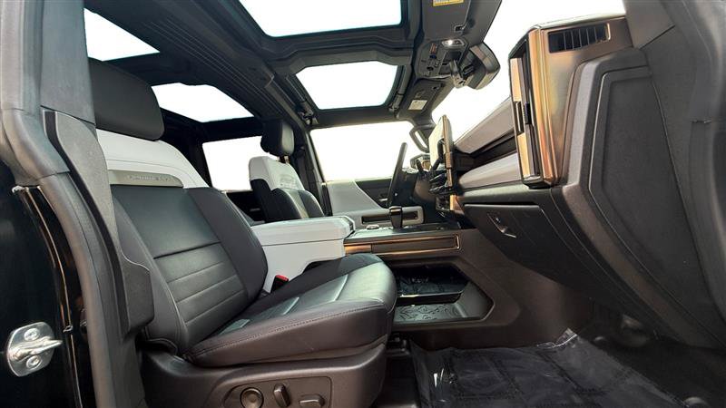 Used 2025 GMC Hummer EV 3X w/ LPO, Illumination Package AWD/4WD image 17