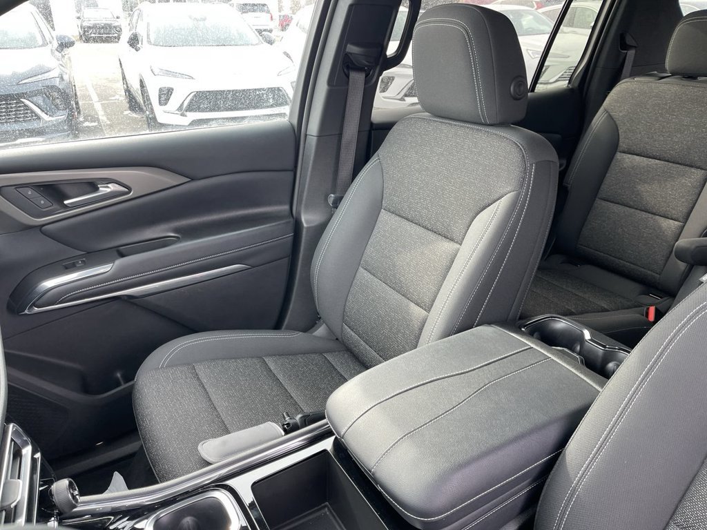 Used 2025 Chevrolet Traverse LT FWD image 24