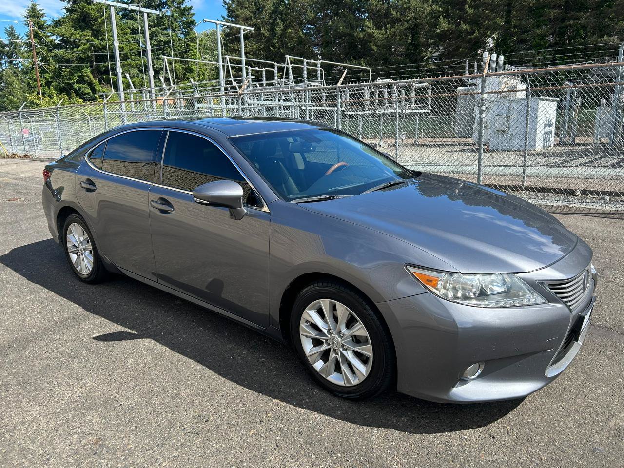 Used 2013 Lexus ES 300h w/ Premium Pkg FWD image 3