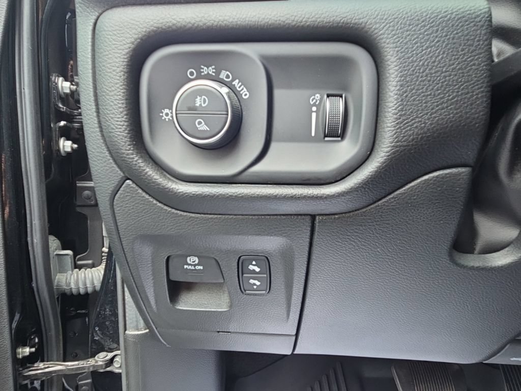 Used 2023 RAM 1500 Big Horn AWD/4WD image 30