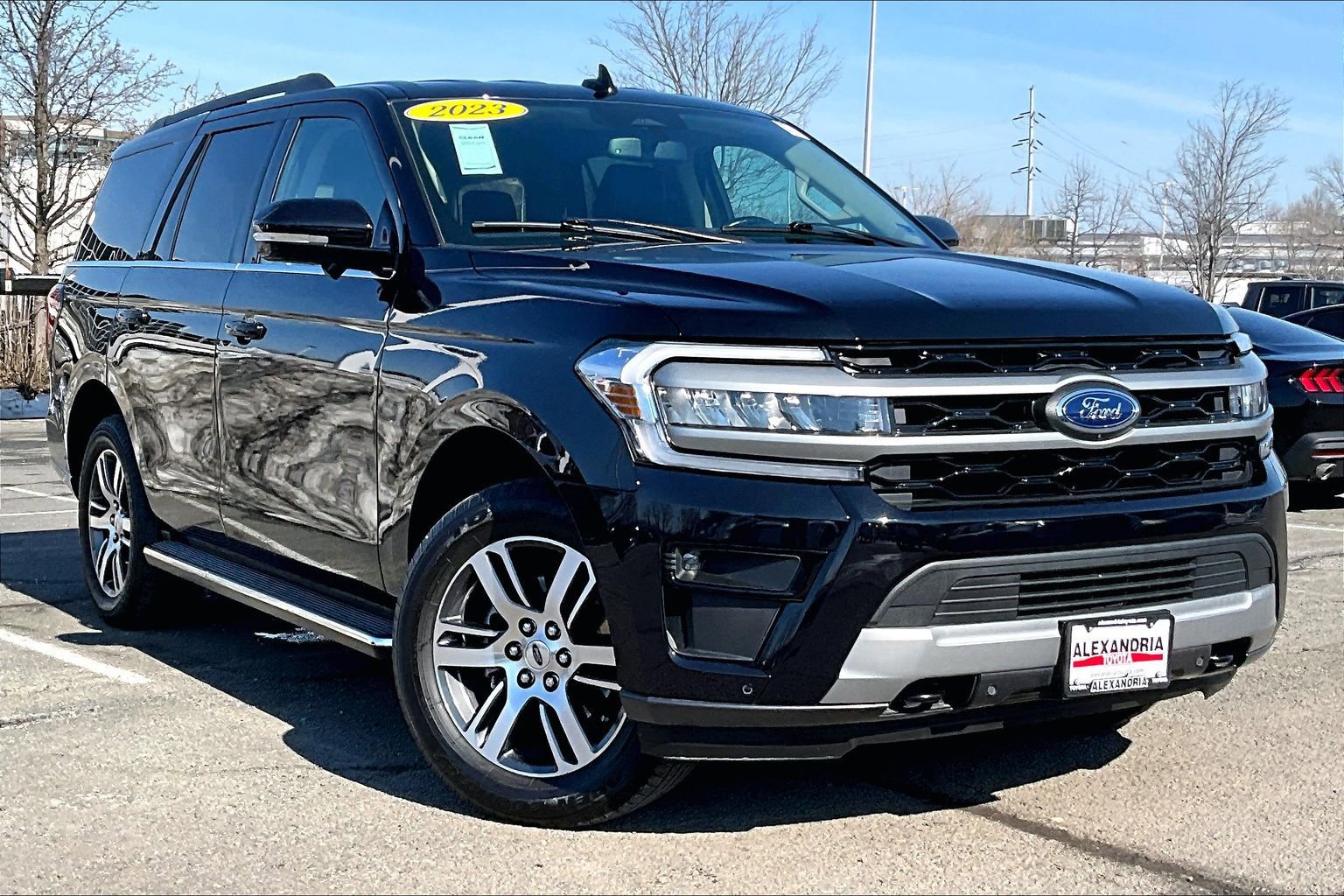 Used 2023 Ford Expedition XLT image 2