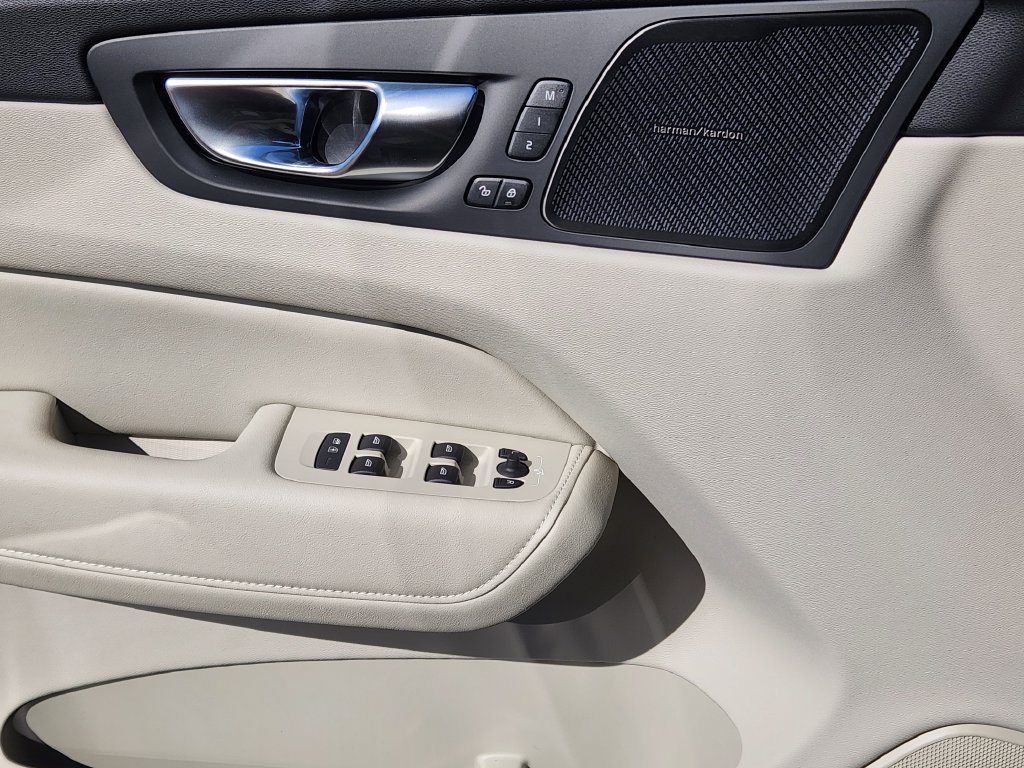 New 2027 Volvo XC60 T8 Ultra AWD/4WD image 13