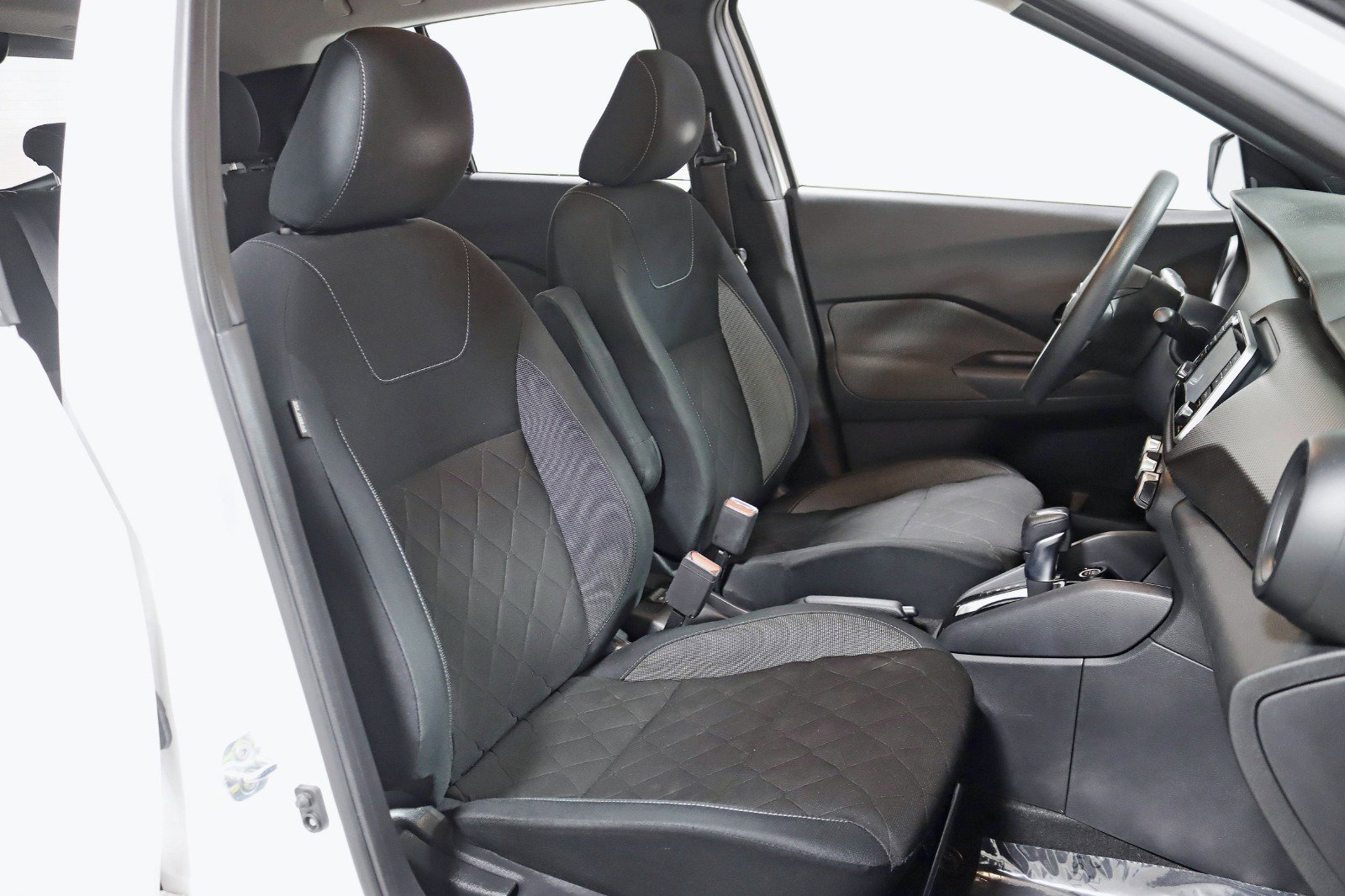 Used 2020 Nissan Kicks S image 24