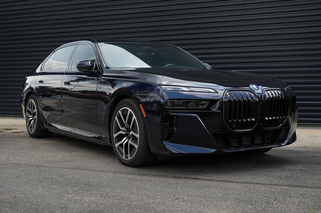 Used 2025 BMW i7 xDrive60 AWD/4WD image 38