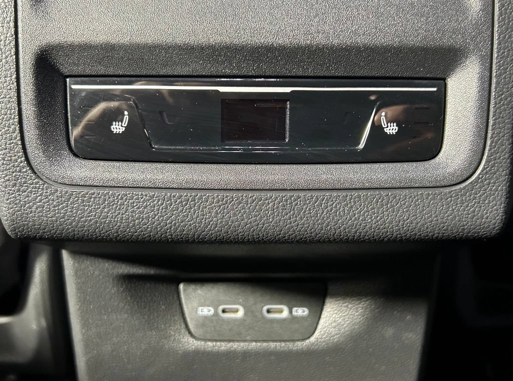 Used 2022 Volkswagen Golf R AWD/4WD image 16