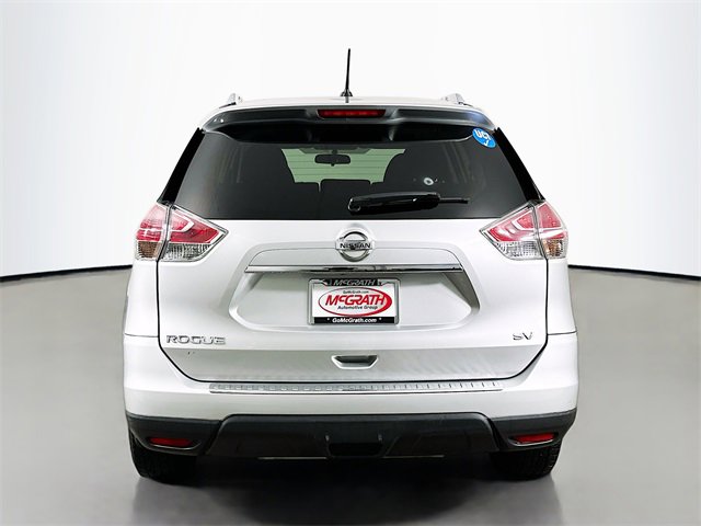 Used 2016 Nissan Rogue SV w/ SV Moonroof Package image 16