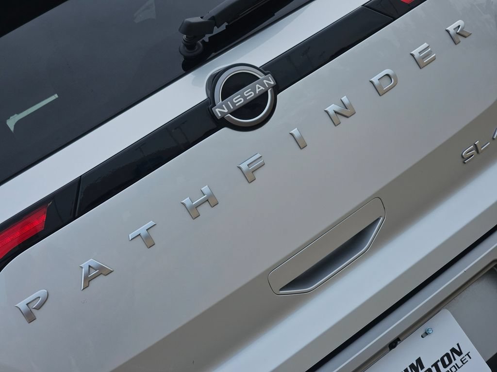 Used 2025 Nissan Pathfinder SL AWD/4WD image 14