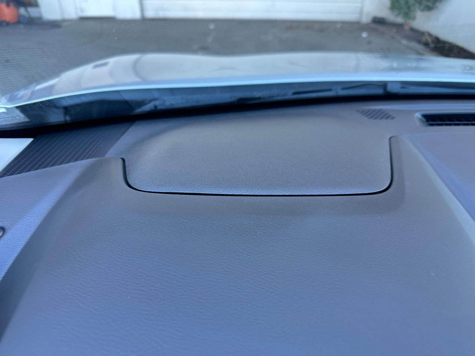 Used 2025 Nissan Rogue SV image 34