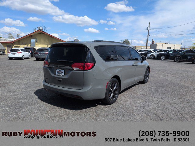Used 2020 Chrysler Pacifica Touring-L Plus FWD image 7