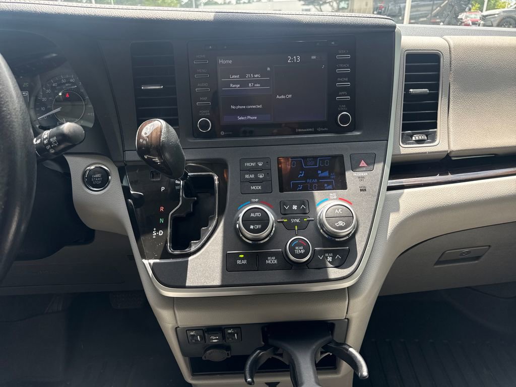 Used 2020 Toyota Sienna XLE FWD image 18
