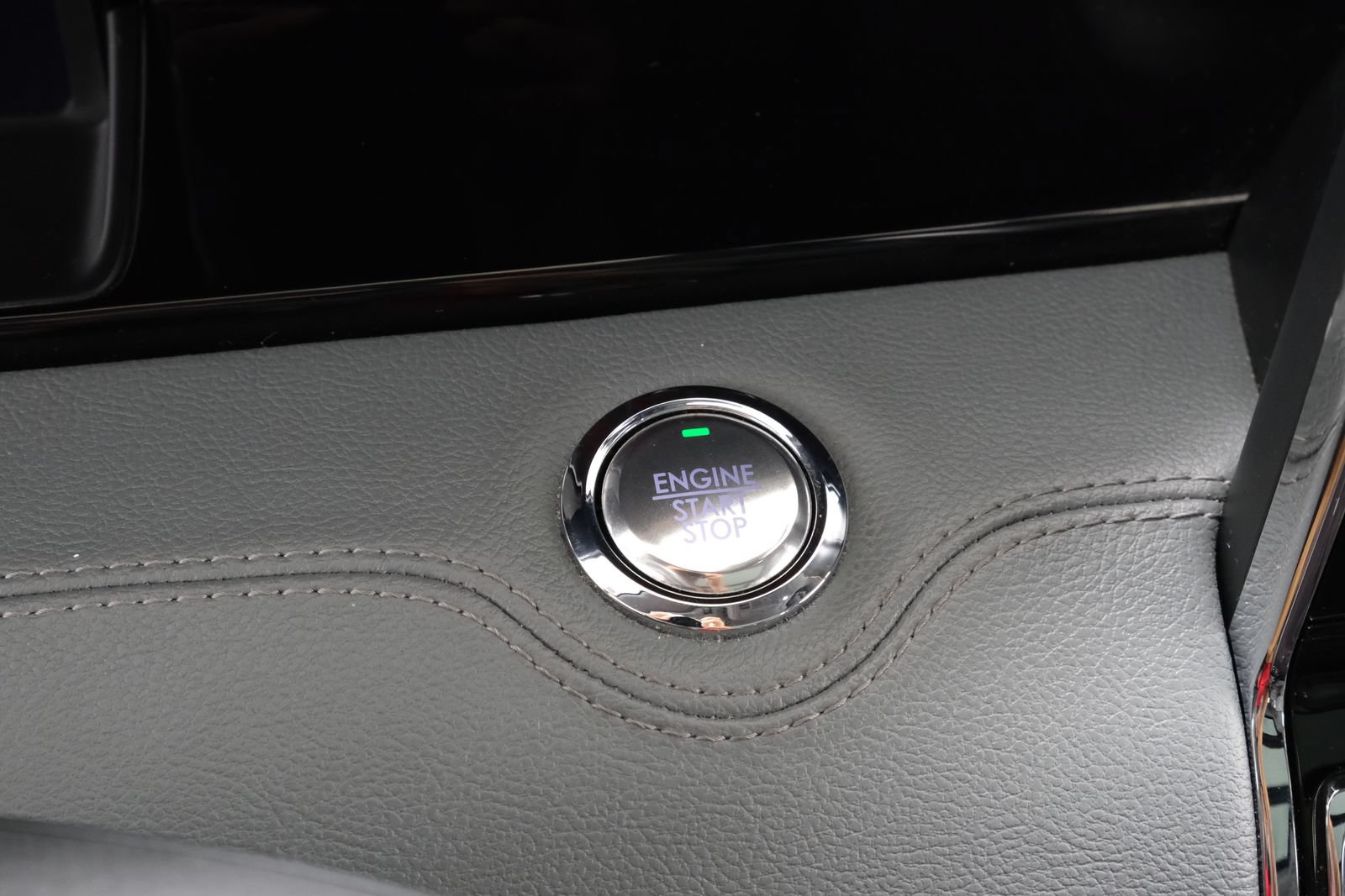 Used 2018 Lincoln Navigator Reserve w/ Technology Package AWD/4WD image 16