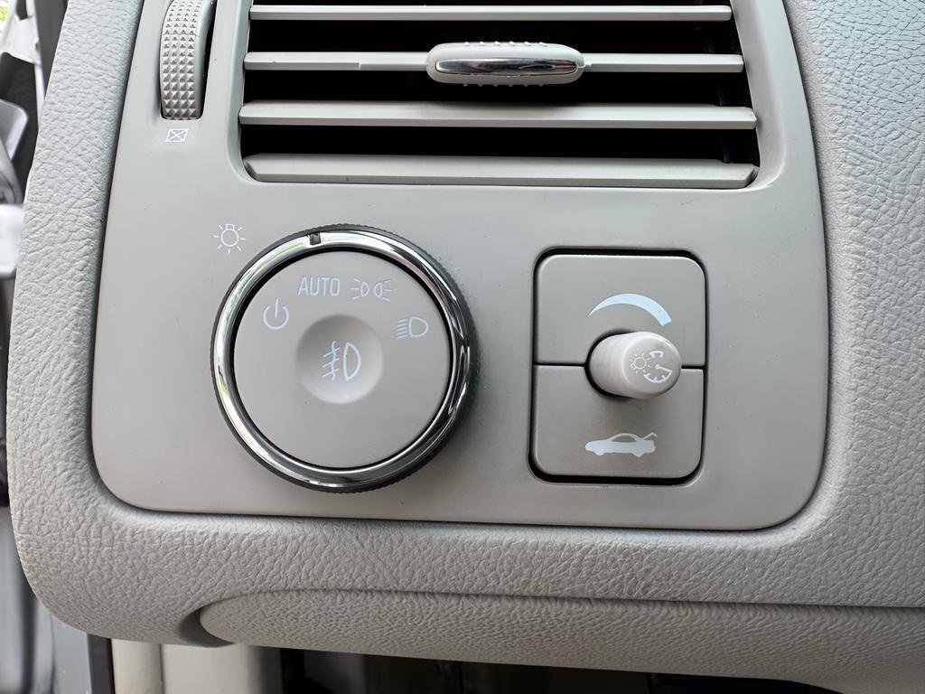 Used 2011 Buick Lucerne CX FWD image 23