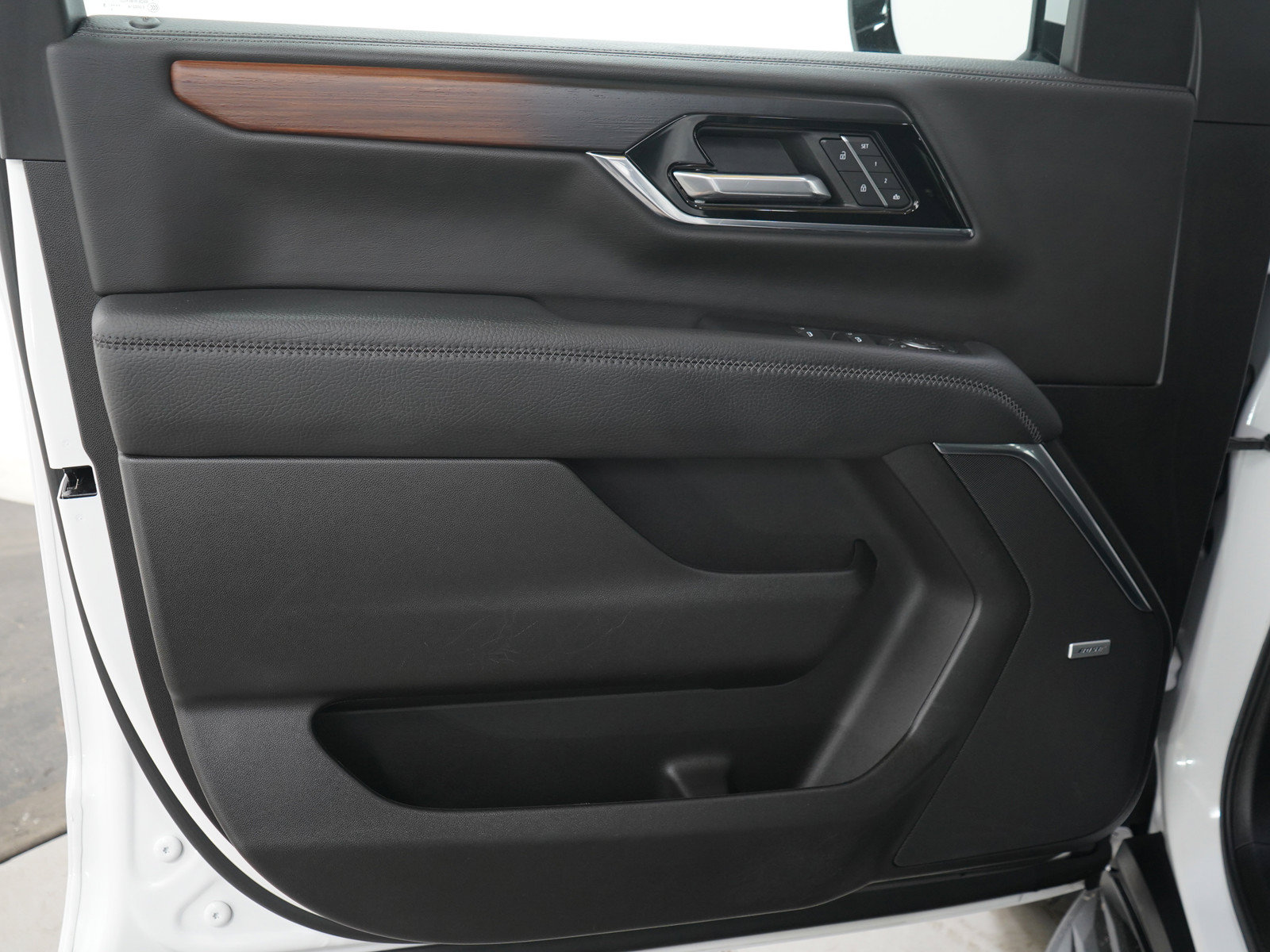 Used 2025 GMC Yukon XL Denali AWD/4WD image 23