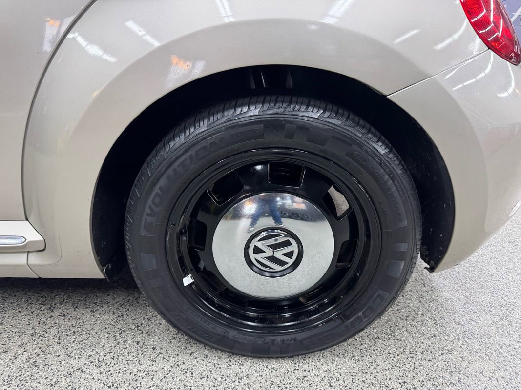 Used 2013 Volkswagen Beetle 2.5 image 26