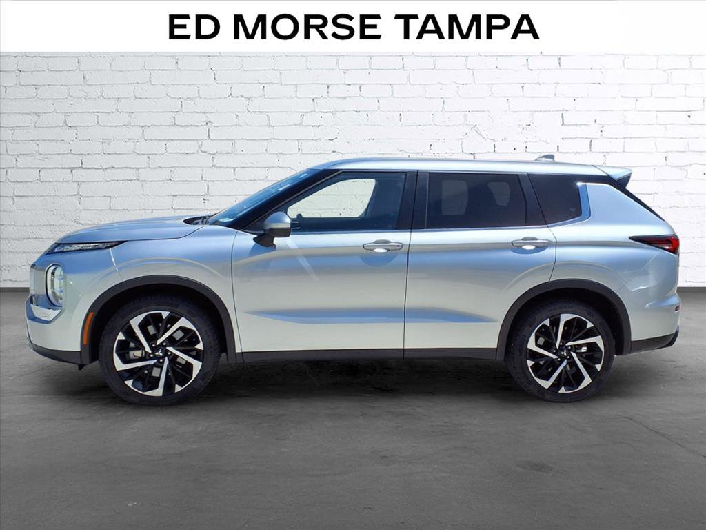 Used 2022 Mitsubishi Outlander ES image 2