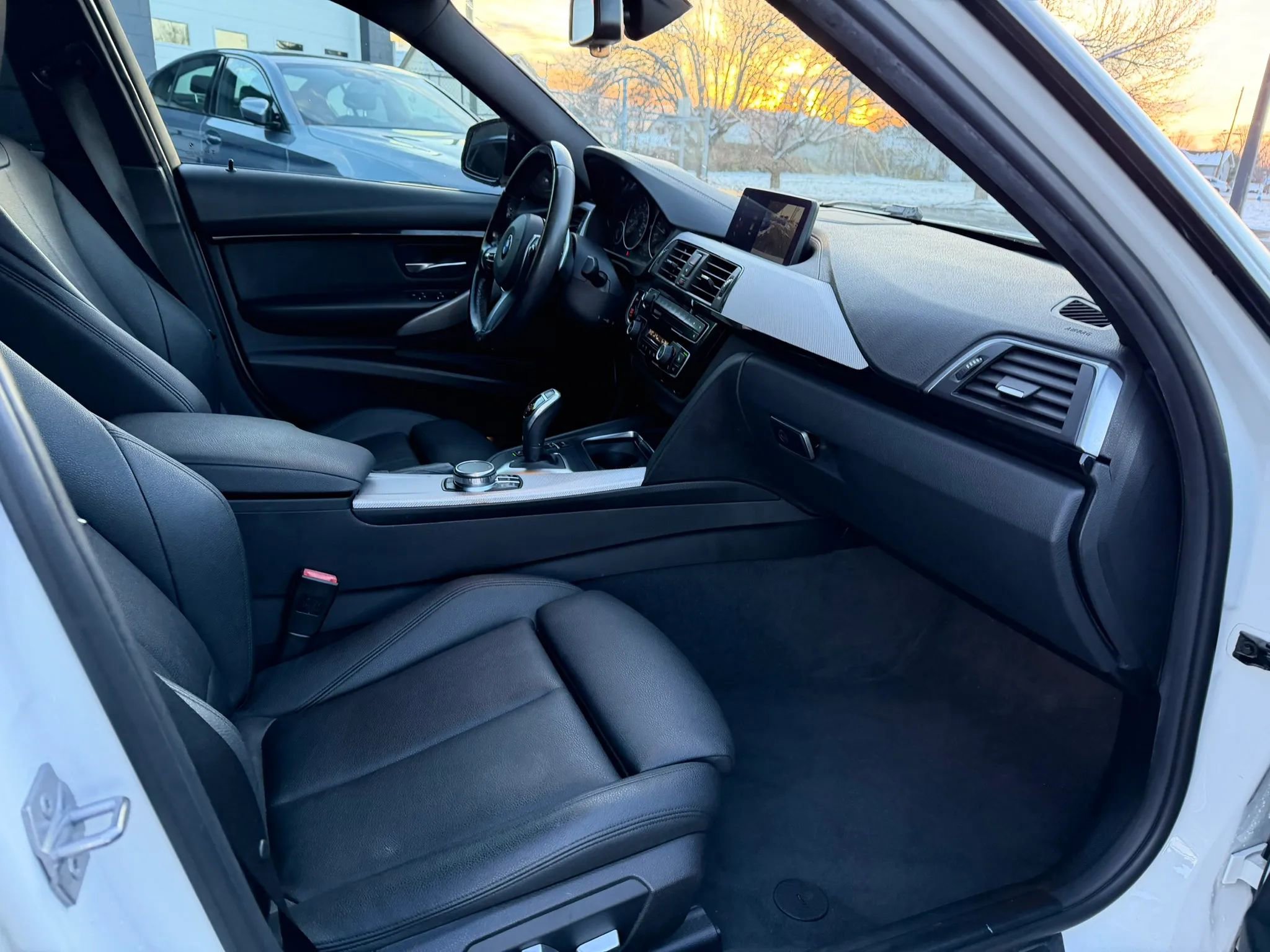 Used 2018 BMW 340i xDrive 340i xDrive Sedan 4D w/ Premium Package image 9